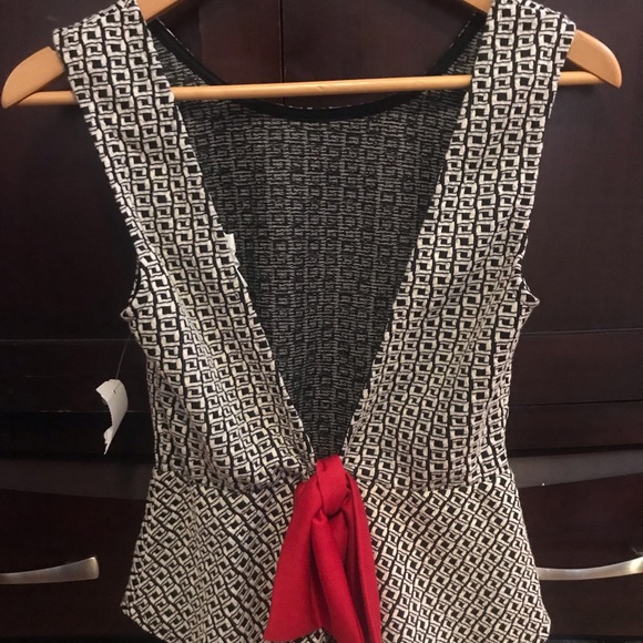 💥Beautiful Black and White Peplum top💥 - Picture 5 of 5